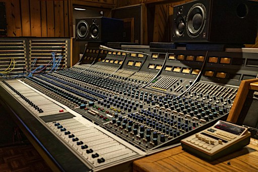 TRACKS: An Evening With Studio Confidential