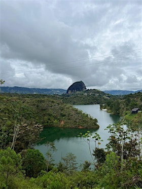 Guatapé Day Trip from Medellín – Peñol Rock & Colorful Town (Bilingual)