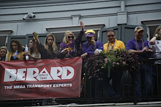 Mardi Gras Balcony Experience | Fat Tuesday @ Old Absinthe House