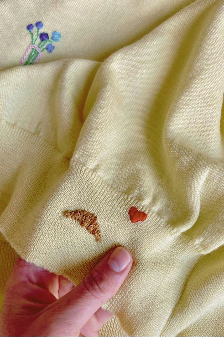 Upcycling: Kleidung durch Stickereien reparieren