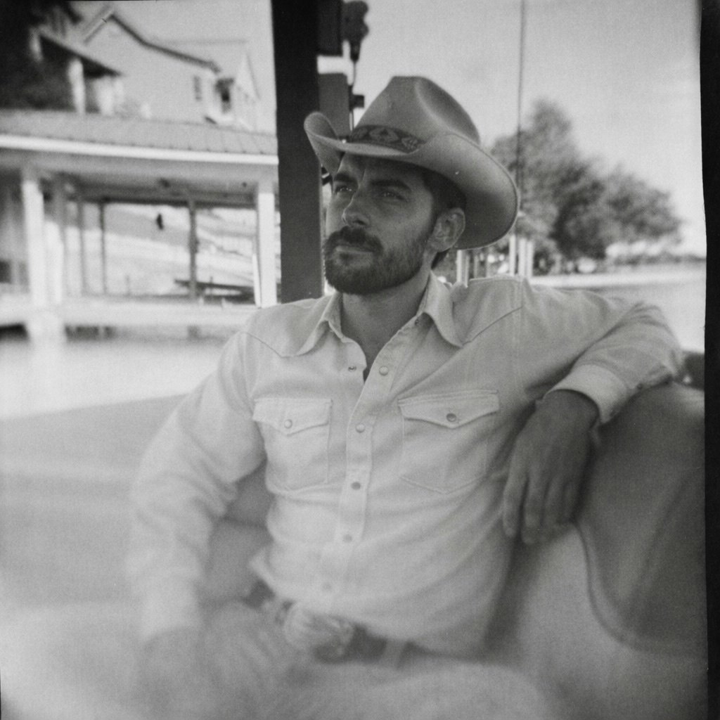 Tractor Tavern Presents: Robert Ellis, guests