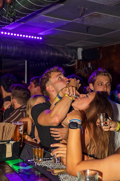 Nice Yellow Pub Crawl – Social Bars, Games & New Friends