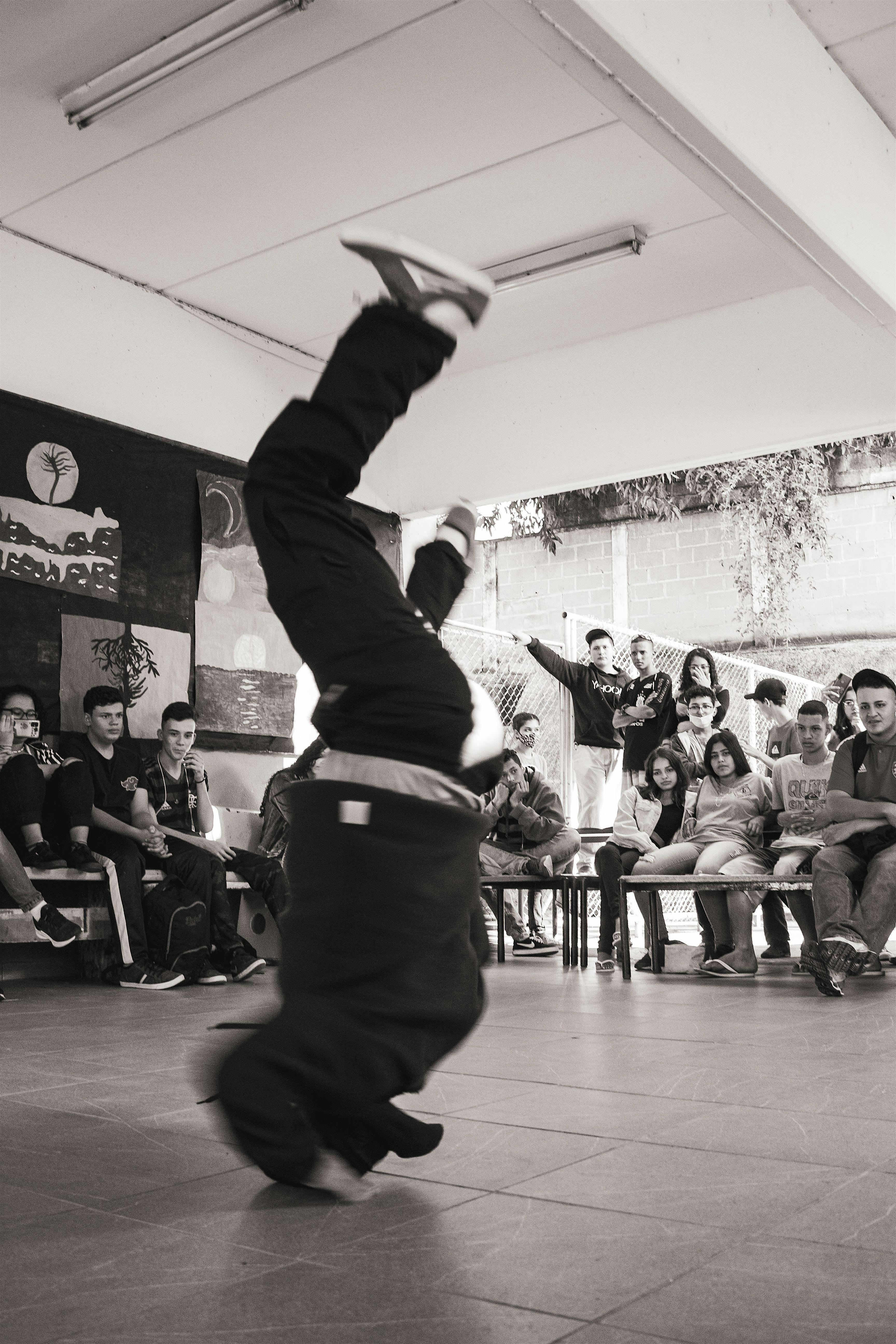 HIP HOP DANCE CLASS