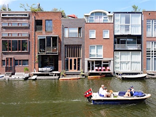 Fietstour Gebouwen door Vrouwen in het Oostelijk Havengebied