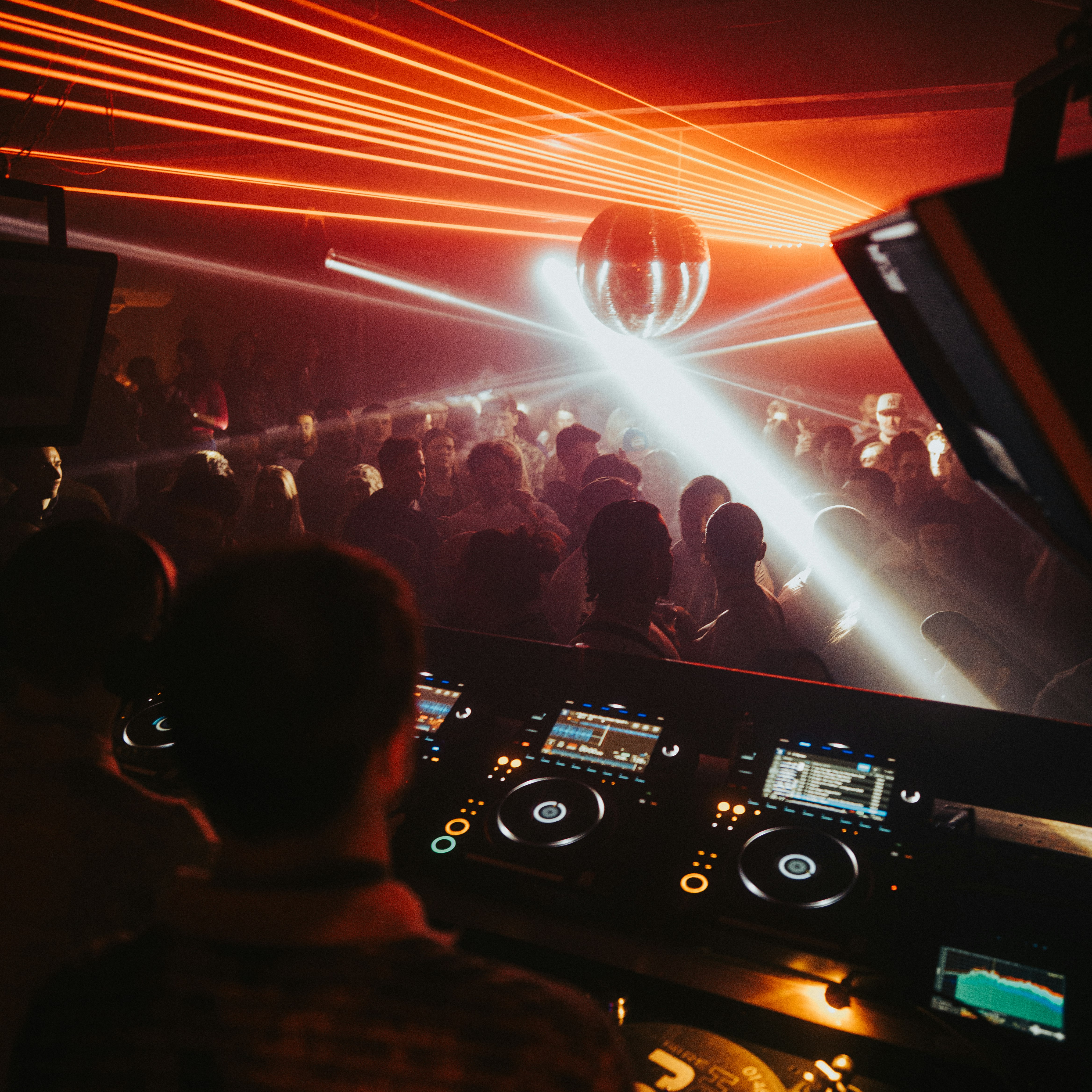 [FREE PARTY] Phonox: Saturdays with Special Guests 