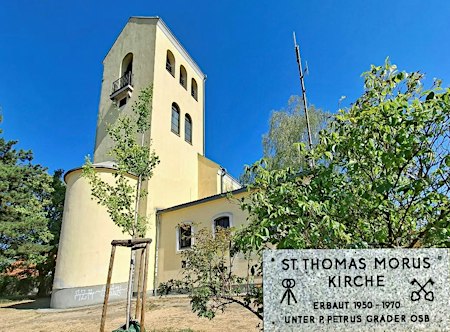 Die Thomas Morus  Kirche am Schafberg und das Kloster Königin der Apostel