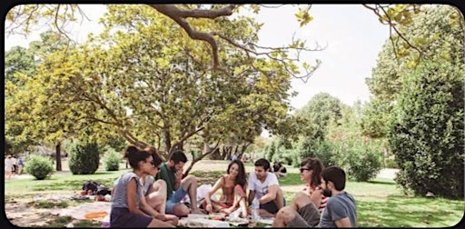 Social Picnic at Ciutadella