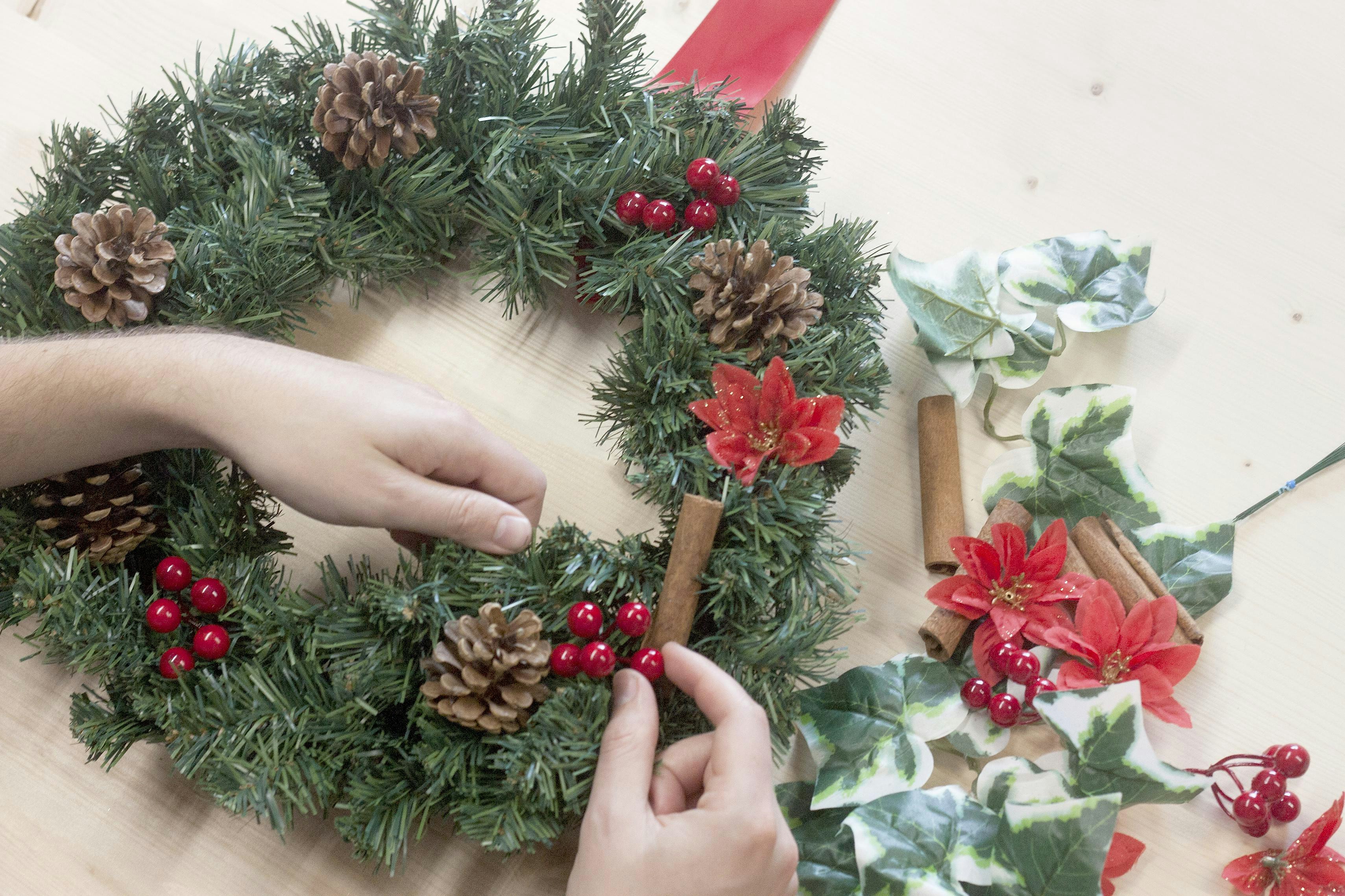 VEGA Presents | A Crafty Hen Christmas