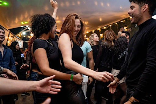 Salsa & Bachata: Tanzen für mehr Selbstbewusstsein und Wohlbefinden