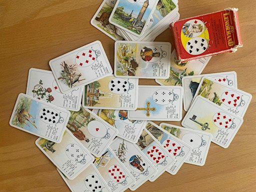 Leer de kracht van Lenormandkaarten lezen: inzicht - intuïtie - verbinding