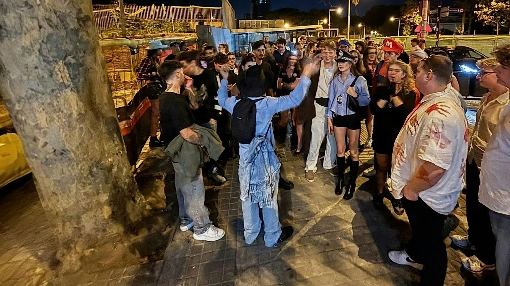 Barcelona Halloween Party: 3 Bars + Club Entry