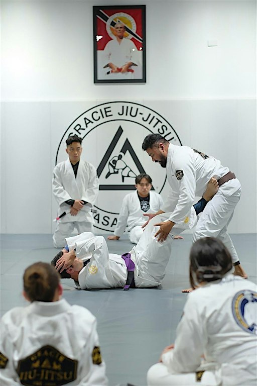 Jiu-Jitsu10-Day FREE Trial, FREE Shirt & 30 Minute Private Lesson!