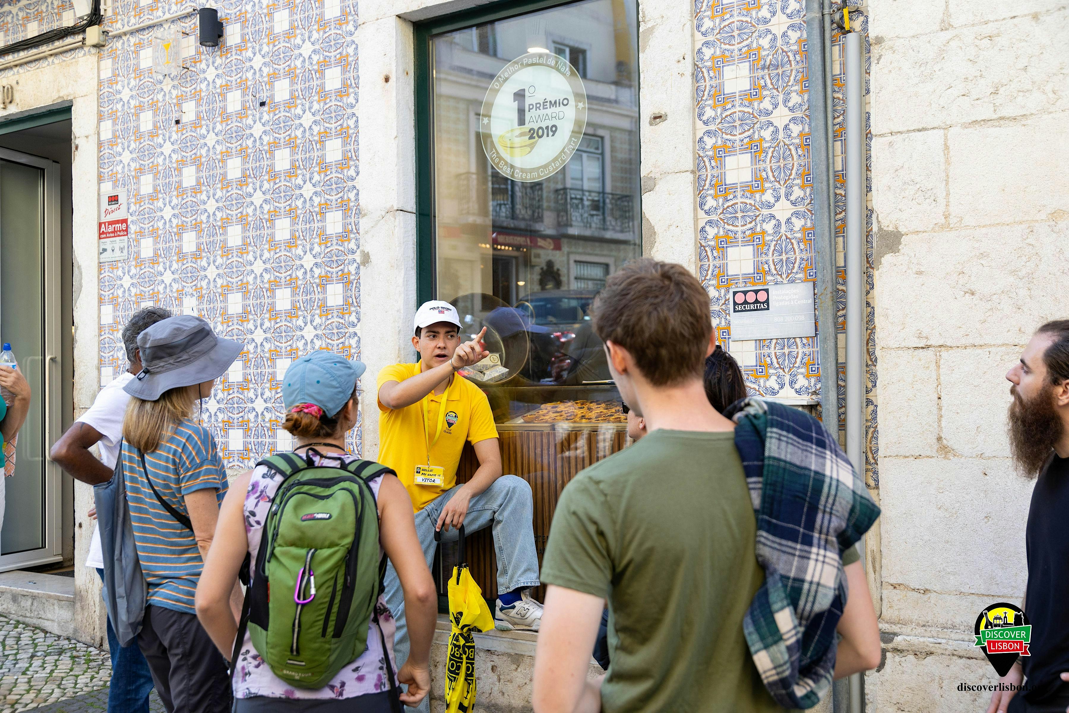 Lisbon History & Flavours: Walking Tour with Wine & Cheese