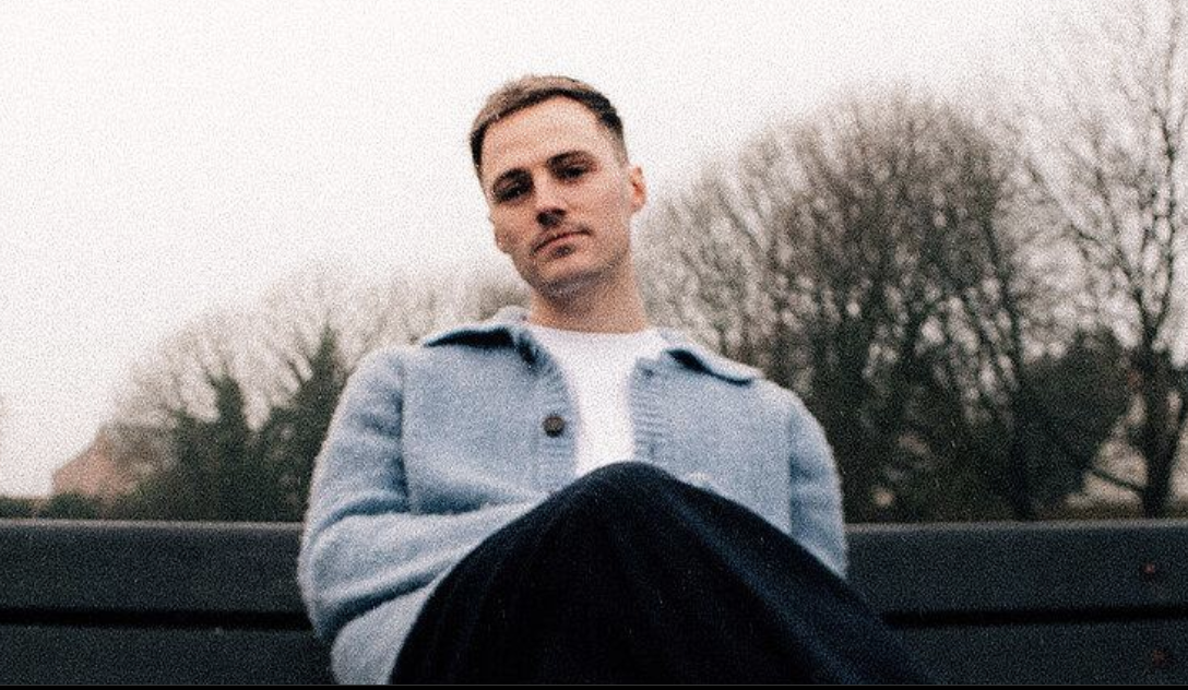 LIVE: Tom Gregory
