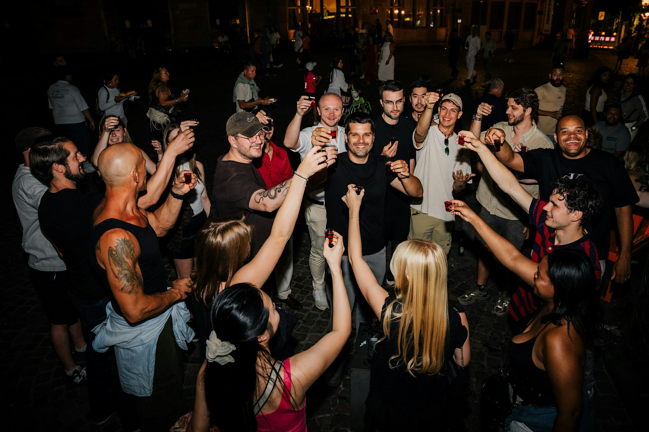 Köln Social Night Out – Nightlife Tour, 3 Bars, Shots und Clubeintritt inklusive