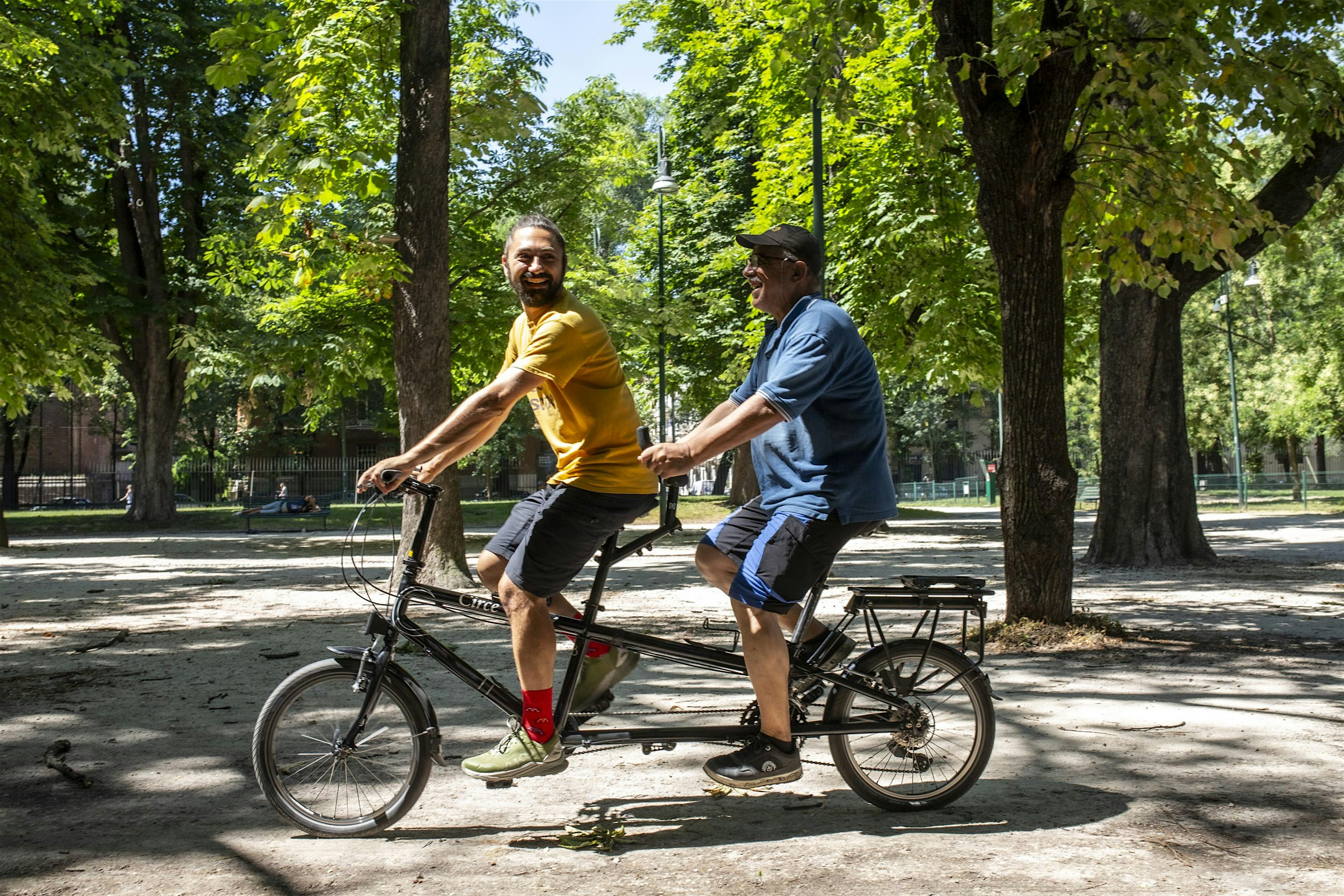 Pedalare insieme: alla scoperta del tandem inclusivo