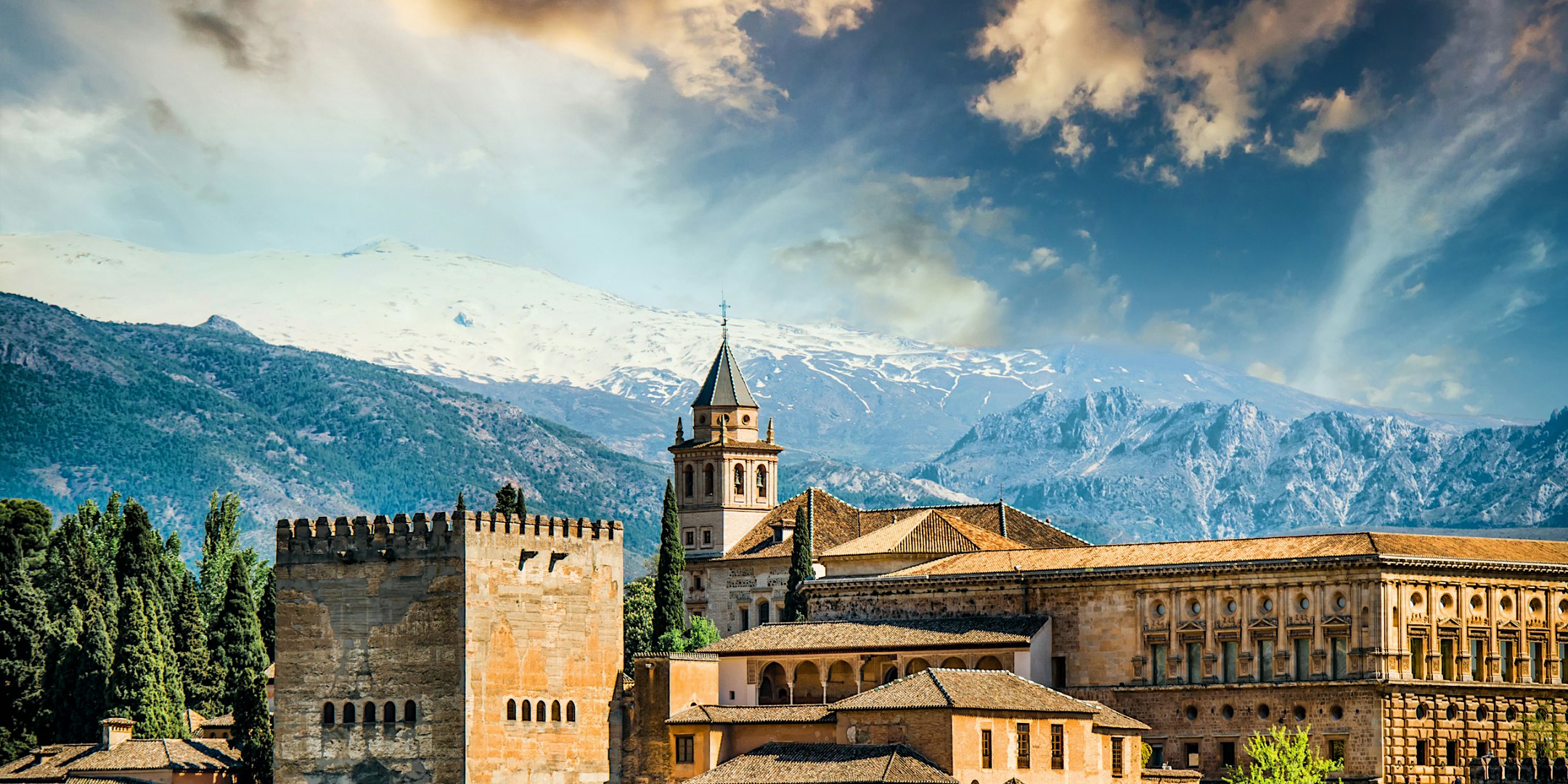 Discover Granada with an engaging scavenger hunt by World City Trail!