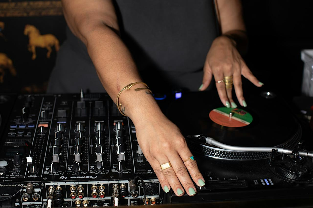 45s on the 13th | Rooftop Vinyl Thursdays