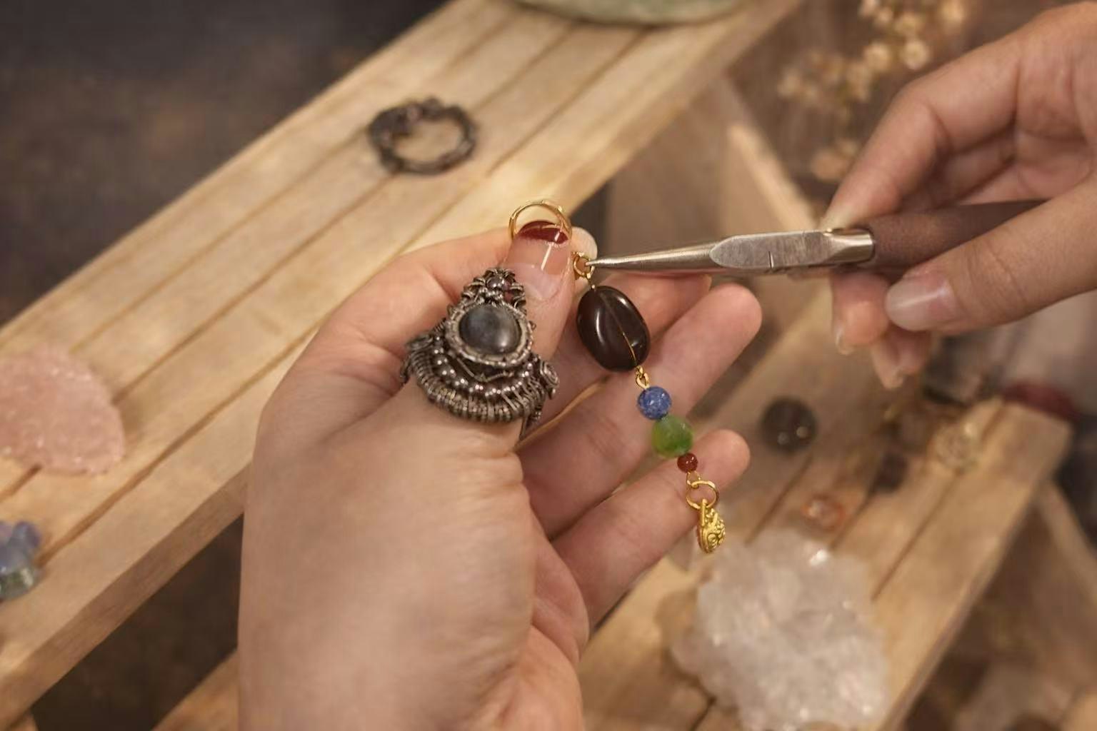 Make Your Own Earrings Workshop in Glasgow | Relaxed Craft, Drinks & Cats