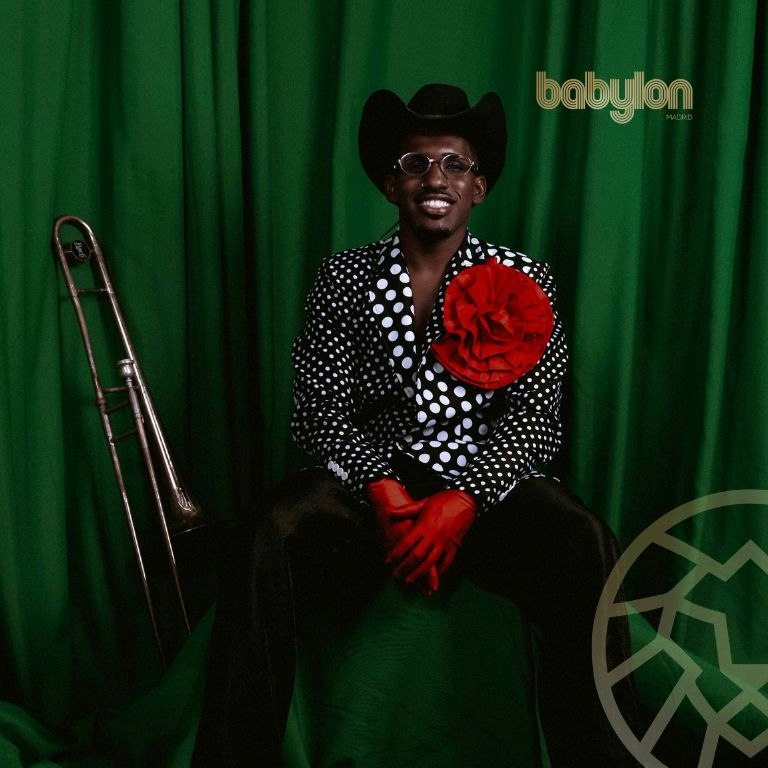 El negro toca trombón