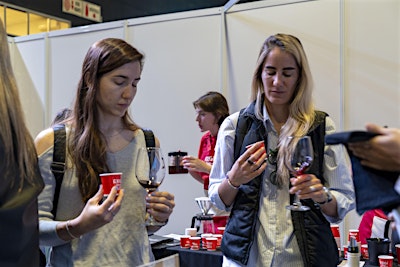 MARIDAJES Cafés y Vinos  (copa y pocillo  de REGALO). ESPACIO VOLF en EBC