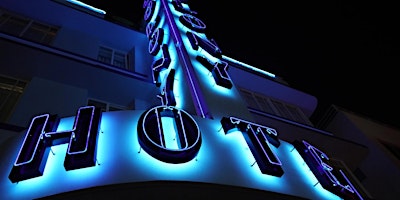 Award-winning Art Deco & Neon Lights Walking Tour in Miam Beach