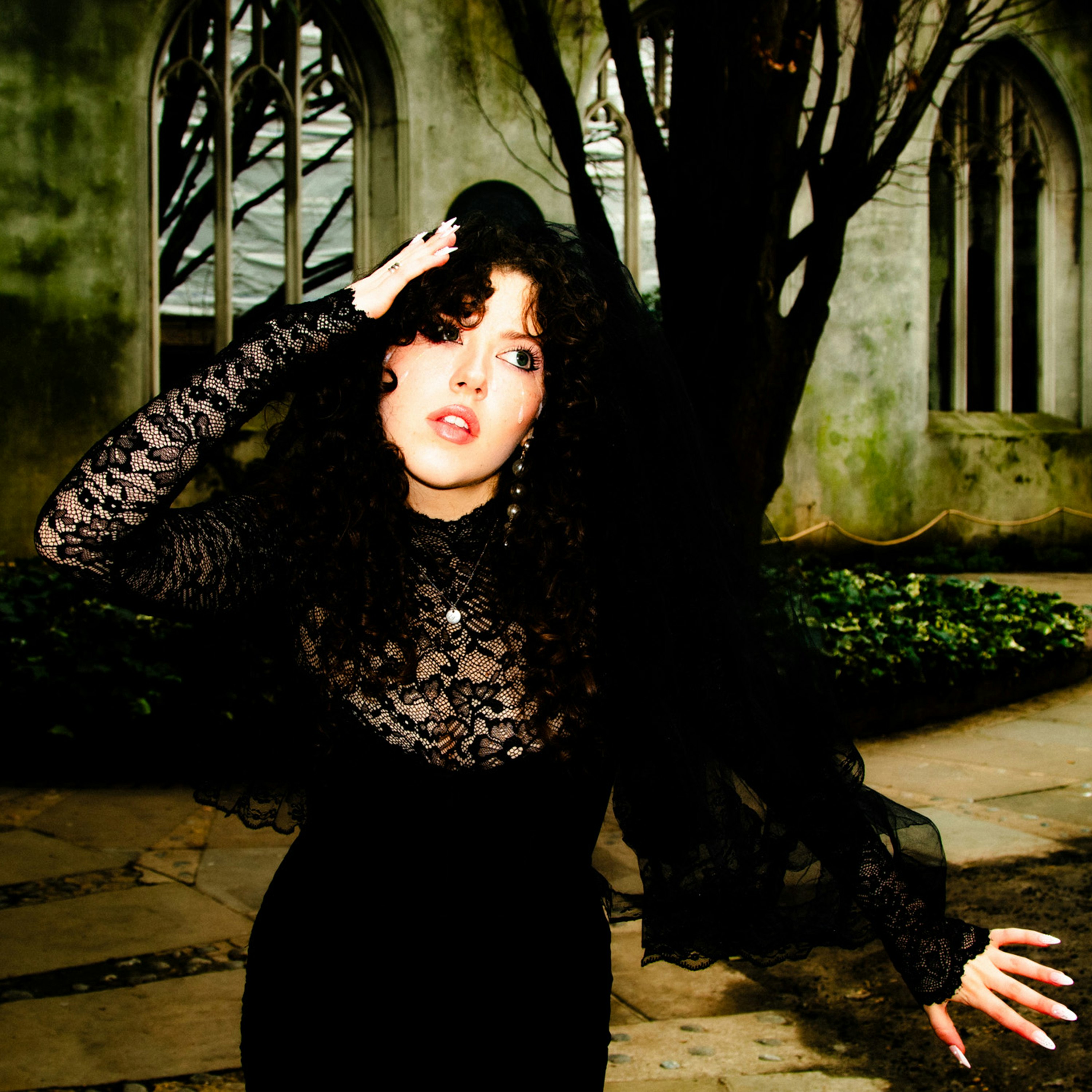 Phoebe Rea + Support