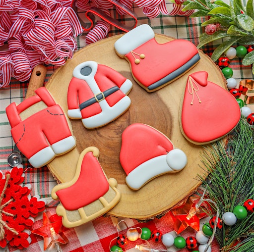 Help get Santa ready for his BIG DAY at our Cookie Decorating Class!