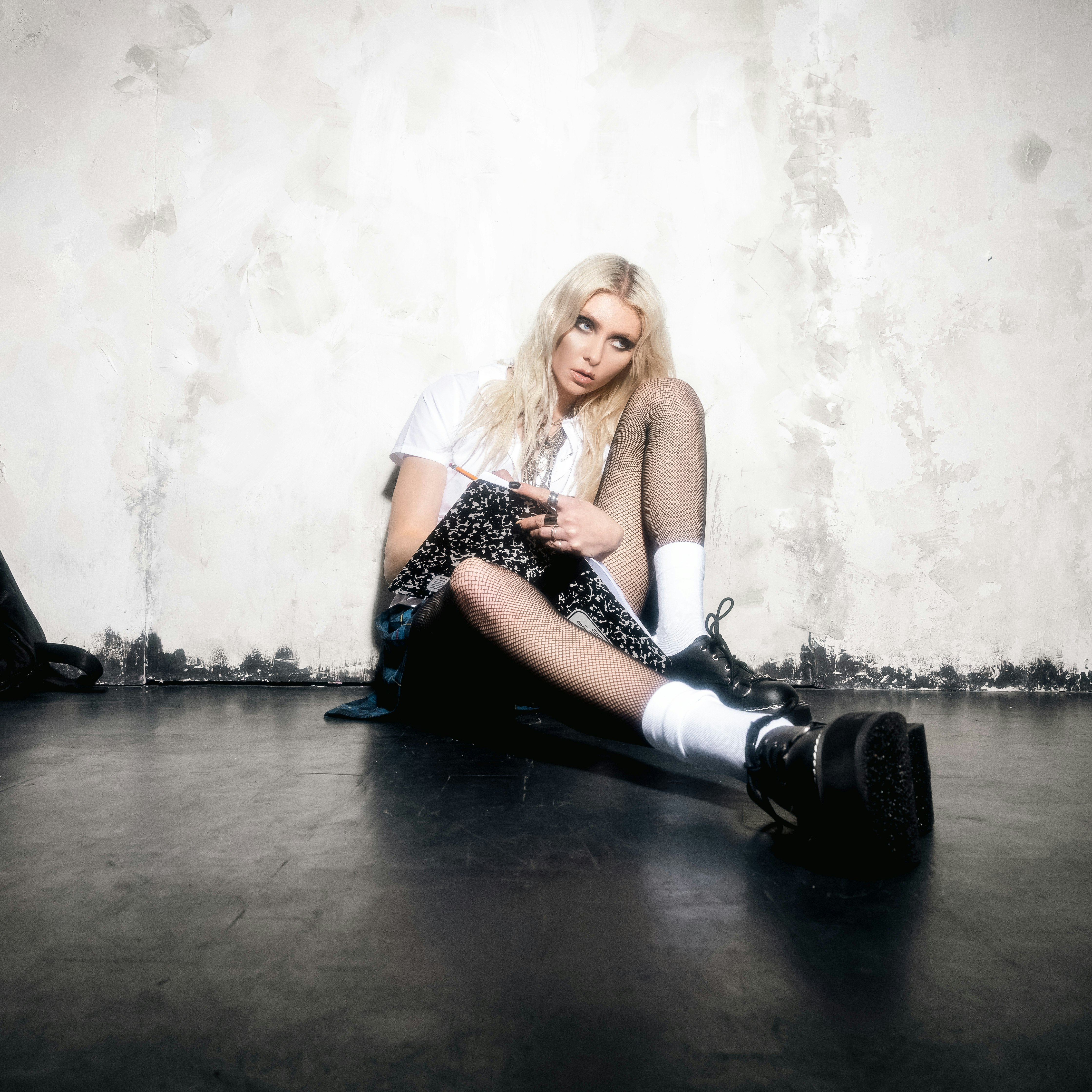The Pretty Reckless: Acoustic + Signing