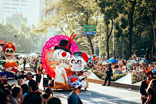 Visiting the Día de Muertos parade!