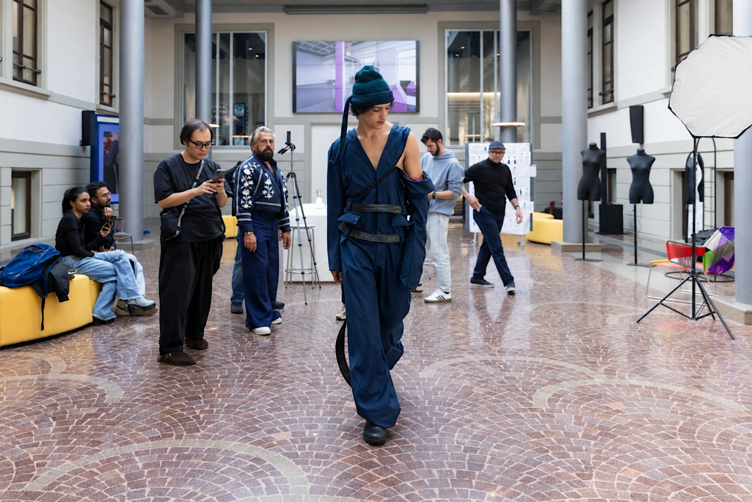 Domus Academy Fashion Show: fitting e backstage