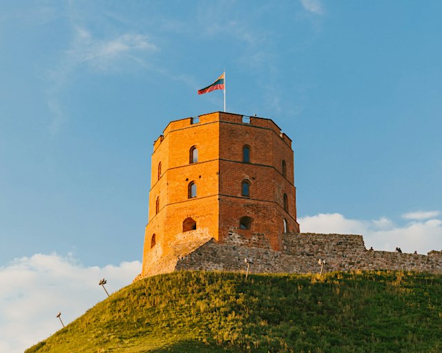 Lithuania Essentials: Free Educational Experiences