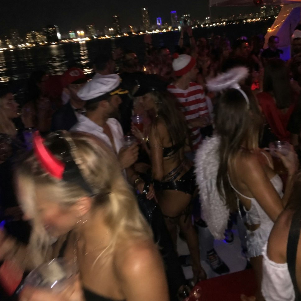 HALLOWEEN BOAT PARTY