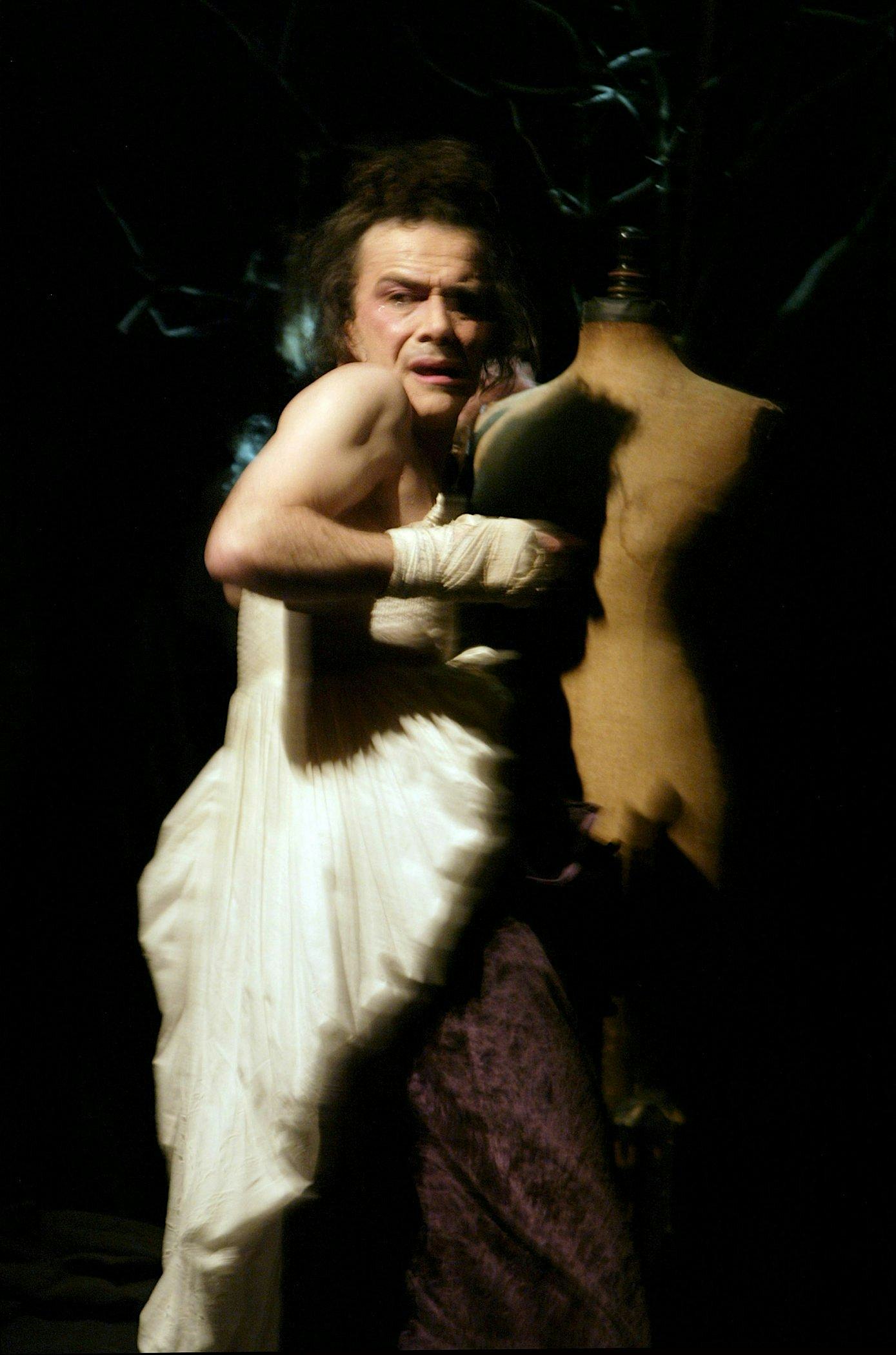 Spectacle : Charles Gonzalès devient Camille Claudel