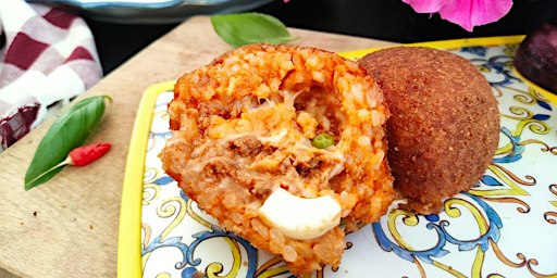 Sicilian Cooking Workshops in Berlin: Arancini & Cannoli + unlimited Drinks