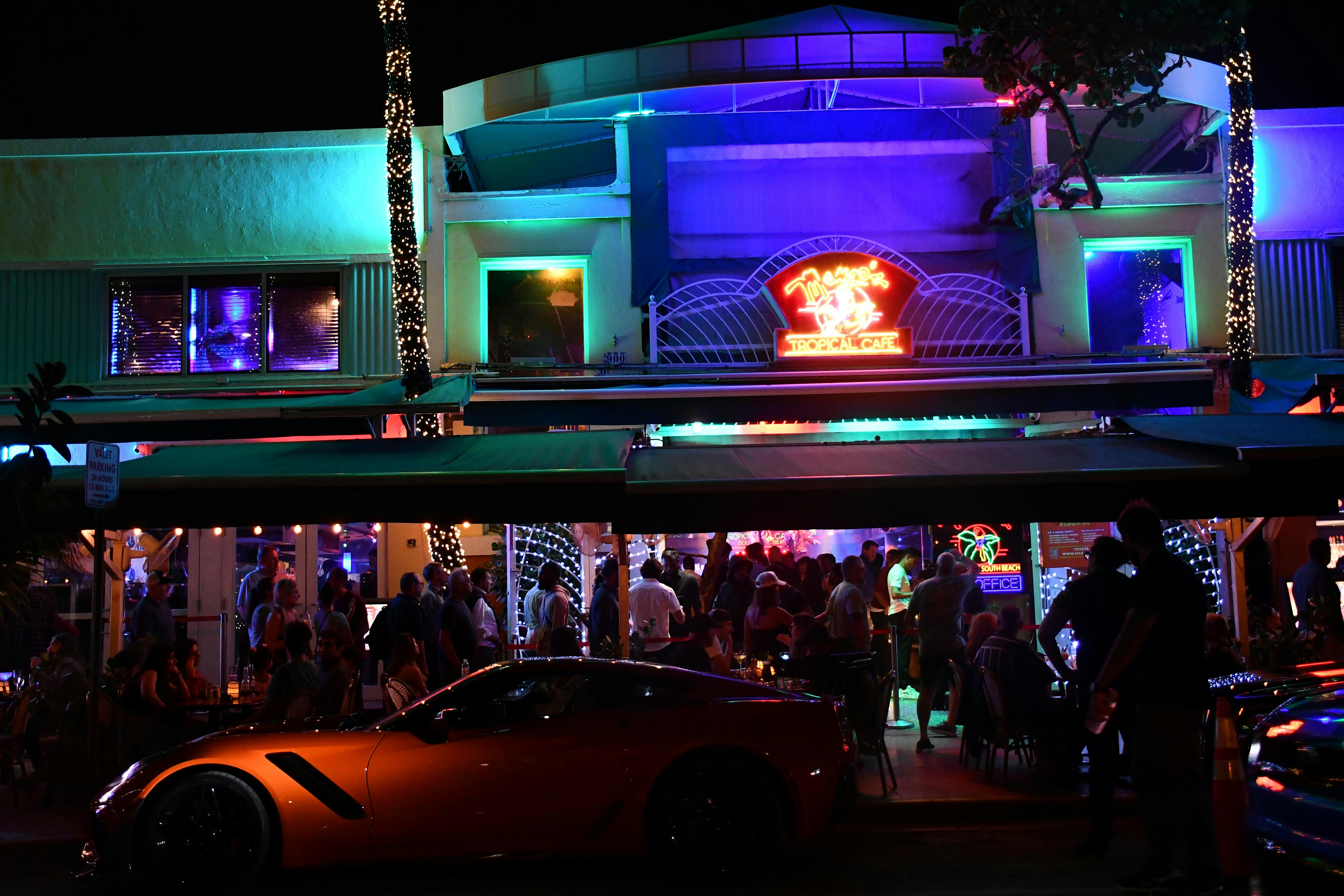 The Hottest Latin Party in Miami – The Mojito Room at Mango’s South Beach