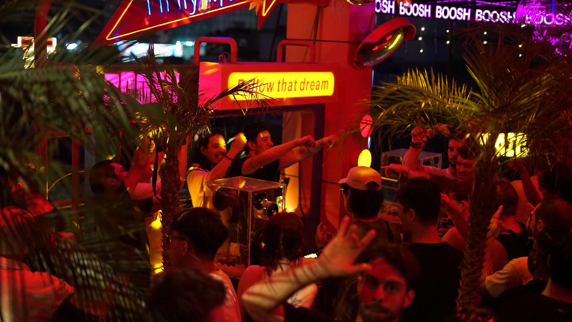O ï O ï O ï • ROOFTOPPARTY • BOOSH 2