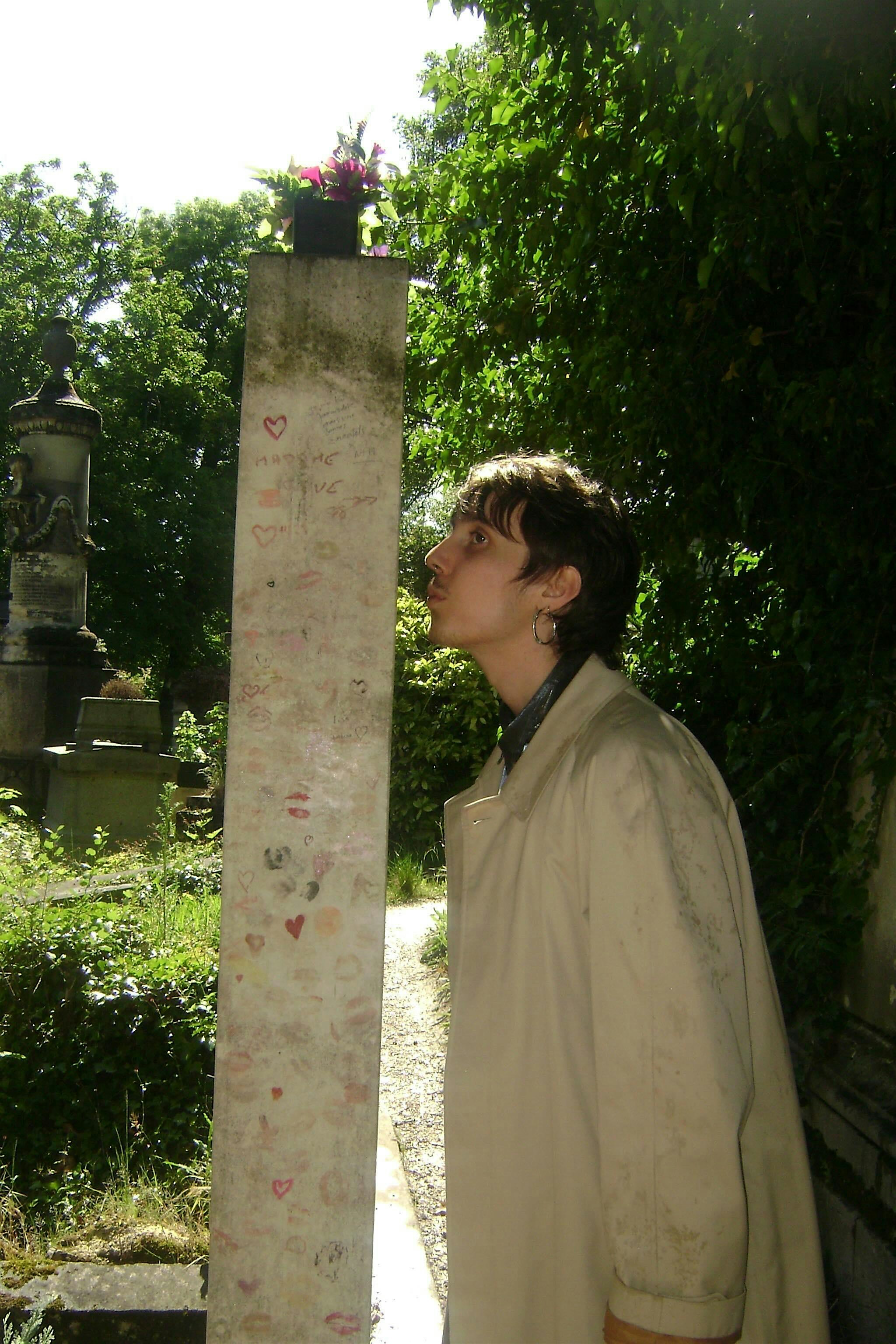 Tour romantico del Père-Lachaise con Camille in italiano (3h)