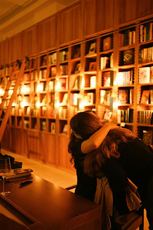 Talk on "Nation of Strangers" by Ece Temelkuran with Rafaela Pires
