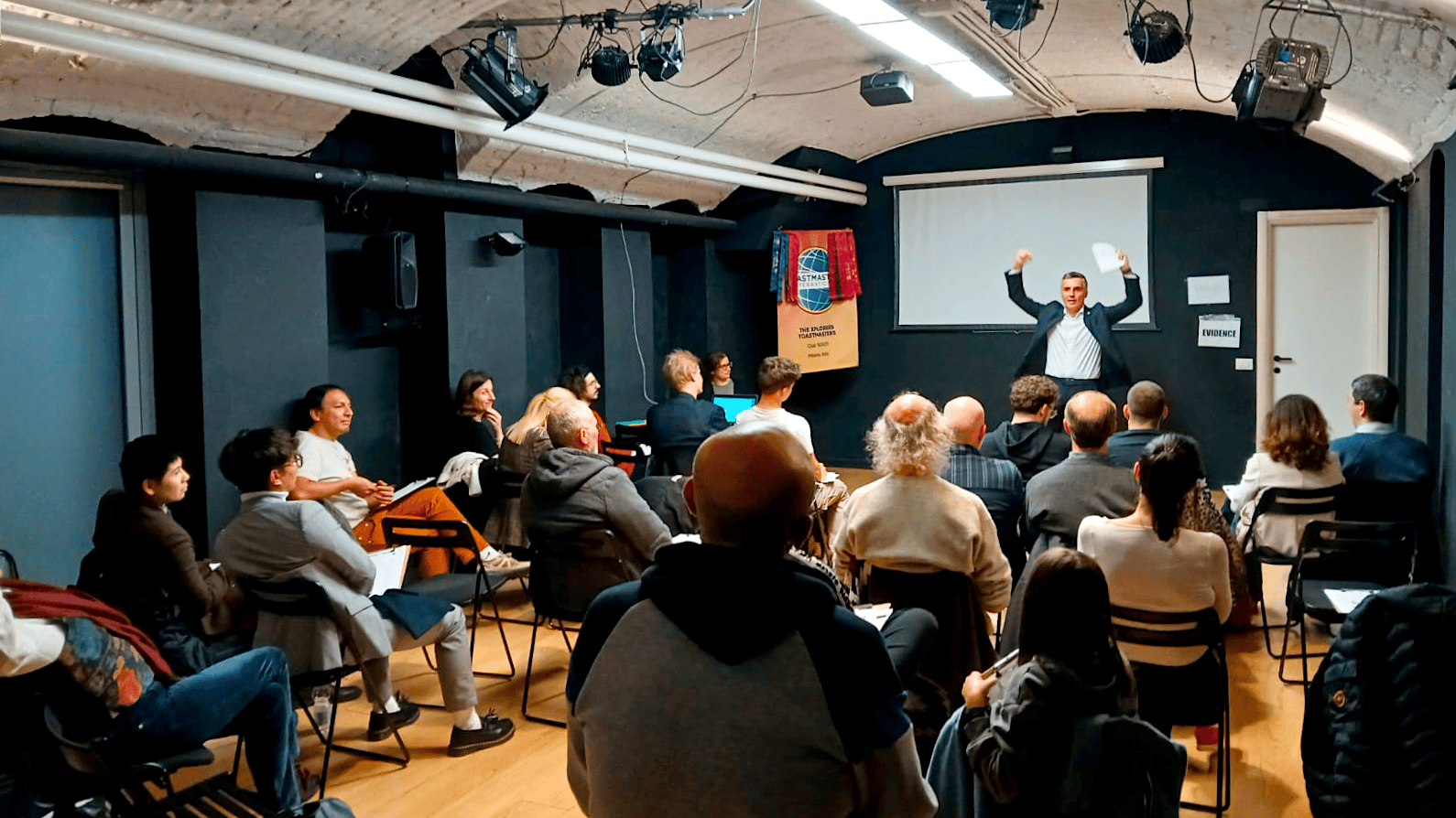 Public Speaking Lab Milano: Parla in pubblico con sicurezza (IT/EN)
