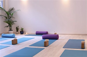Milan: Vinyasa Flow Yoga Class in English
