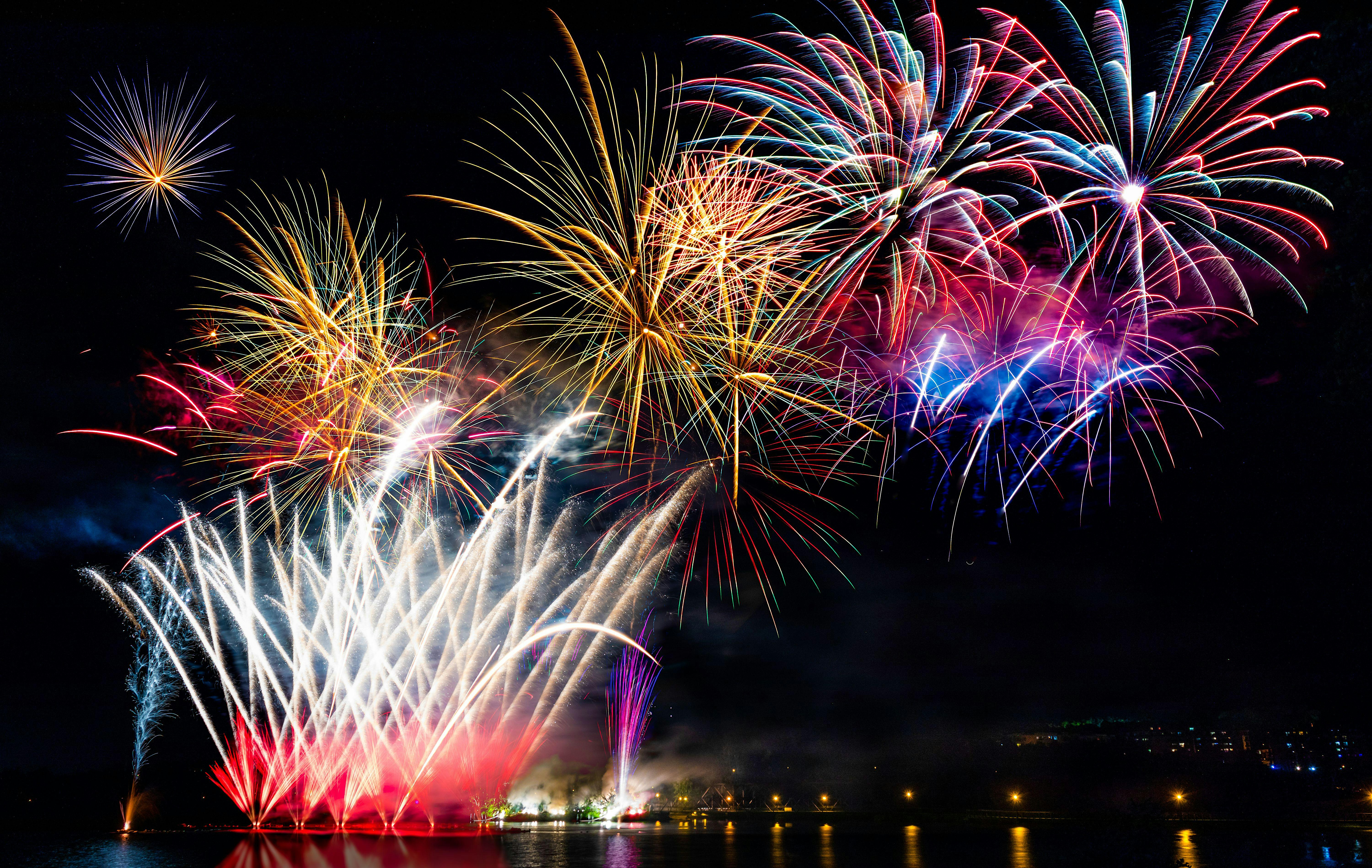 Amsterdam: New Years Pub Crawl, Unlimited Shots & Optional Club Entry