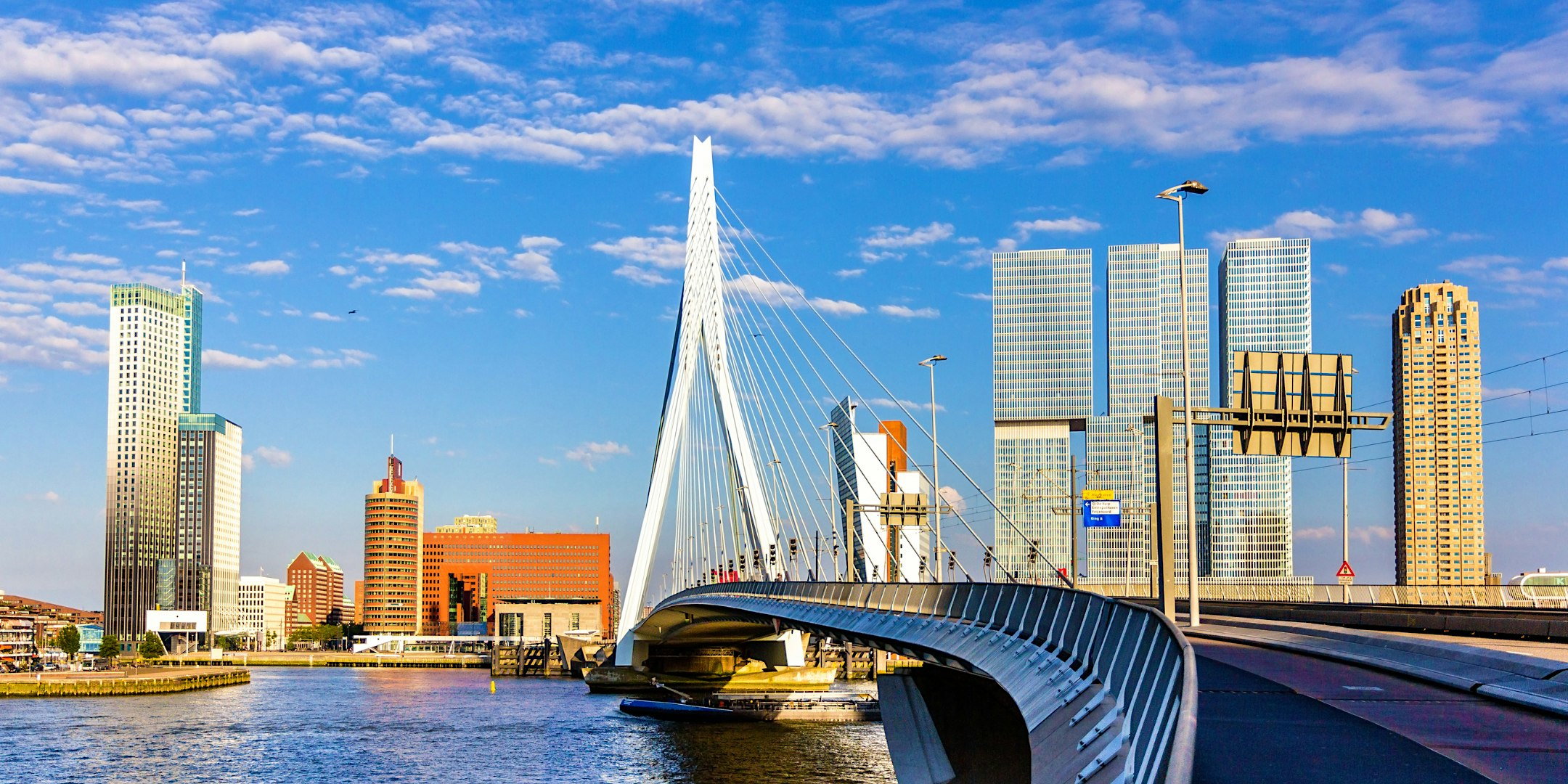 Discover Rotterdam with a captivating scavenger hunt by World City Trail!