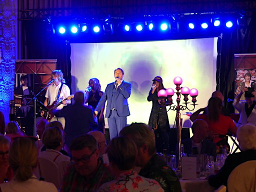Das perfekte Schlager Dinner - Köln