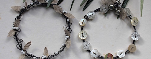 Wire Art Christmas Decorations with Loopdyloop