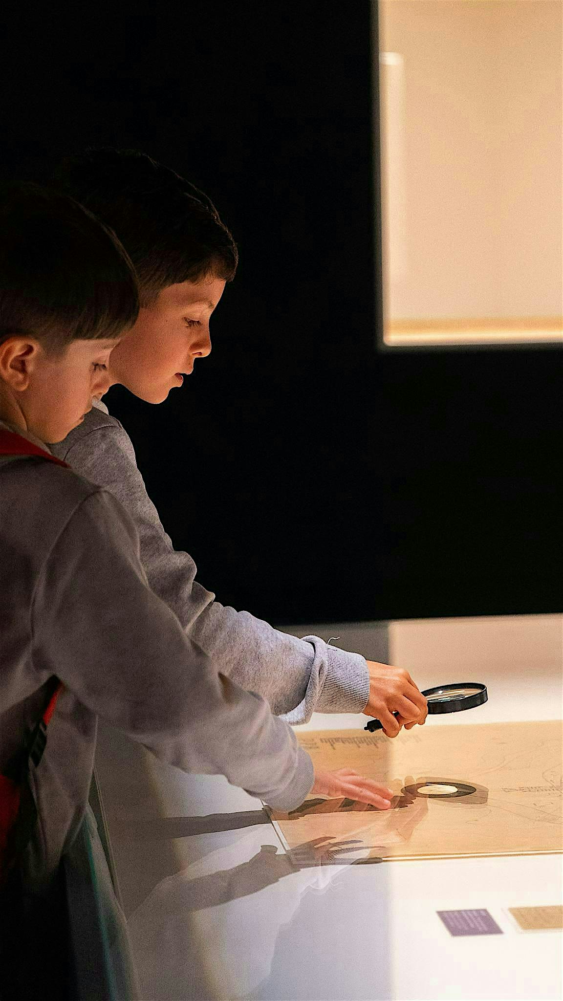 Visita-Oficina da Exposição “Afinidades Líquidas”
