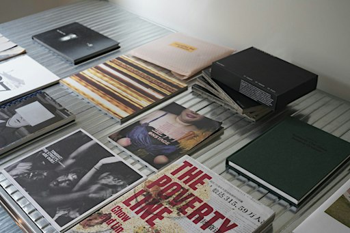 Dialogue: photo + book + sg = ?