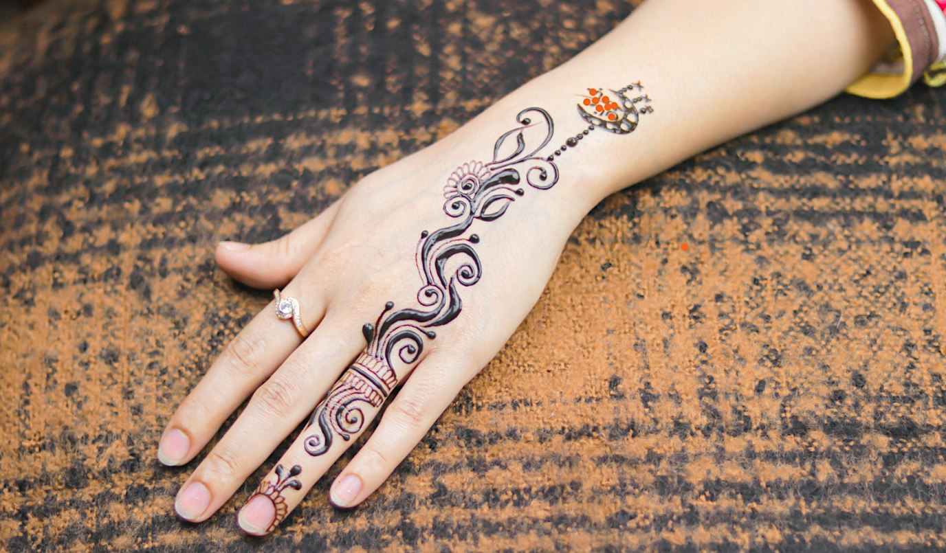 Free henna for everyone – add a festive touch to your Diwali celebration