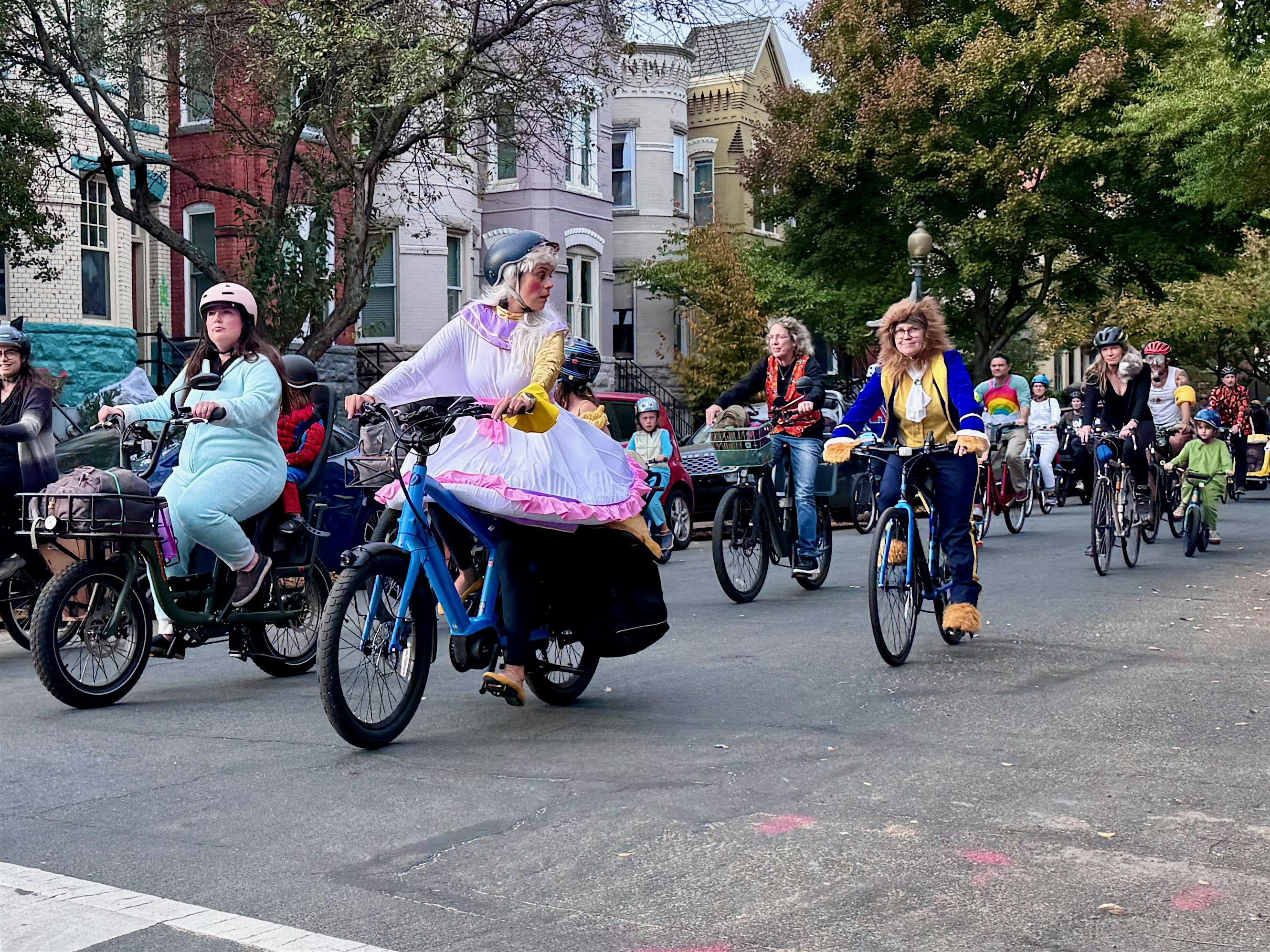 Hill Family Biking: Halloween Ride