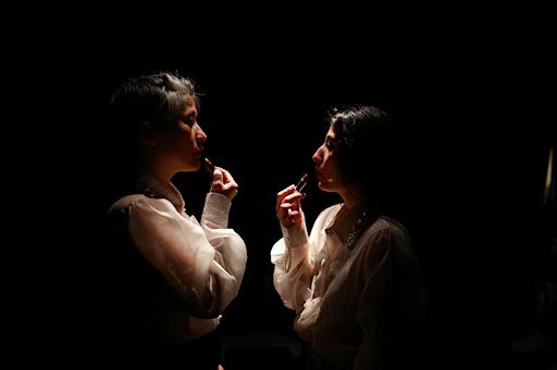 AS THE STARS FALL - Performance von Monirah Hashemi - Deutschland Premiere
